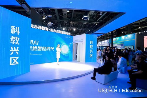 教裝展再添新星 人形機(jī)器人亮相，賦能基礎(chǔ)軟件服務(wù)升級(jí)